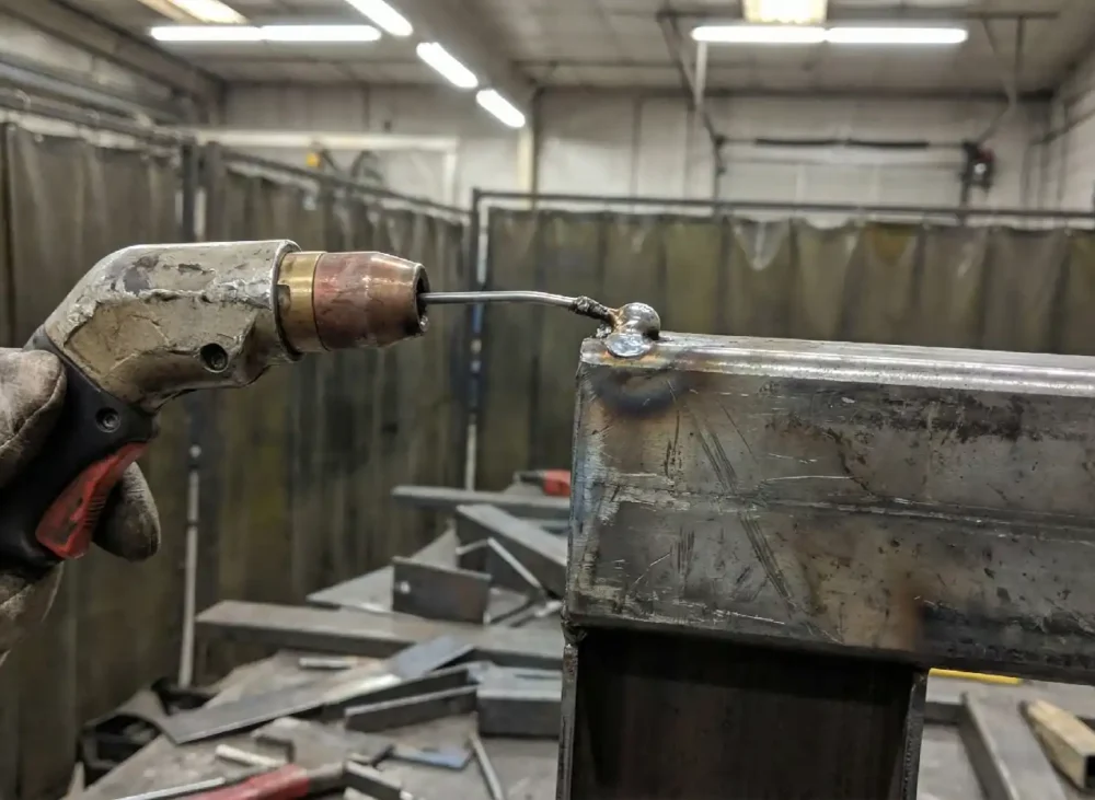 How to prevent the welding rod from sticking to the workpiece
