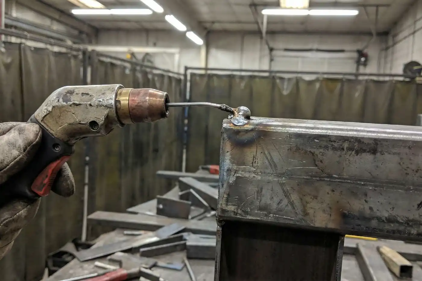 How to prevent the welding rod from sticking to the workpiece