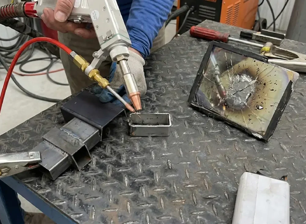 Scrap standard for protective lenses in laser welding machines