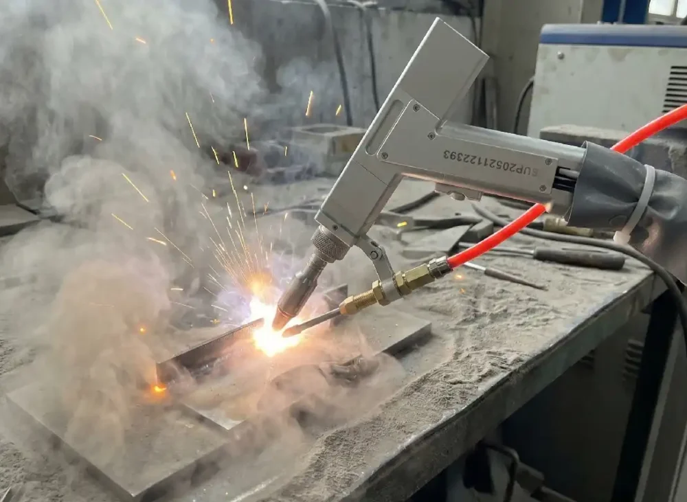 The consequences of dust entering the laser head of the welding machine