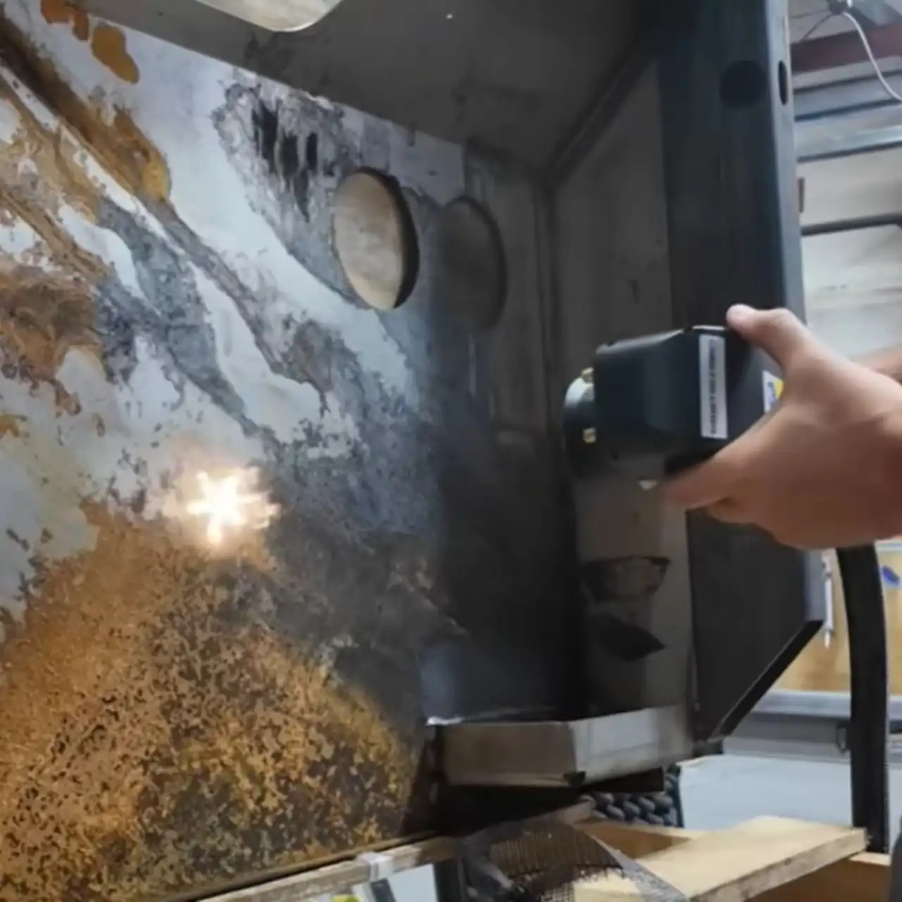 Oil and Grease Laser cleaning machine 100w