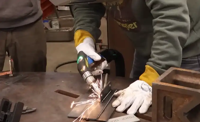 Thin Metal Sheet Laser Welding 700W