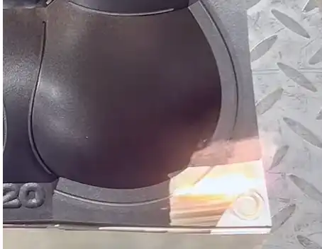 Laser cleaning machine for cleaning molds